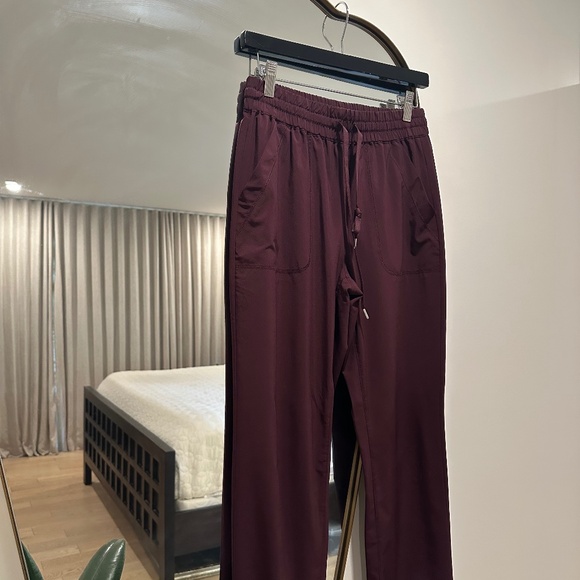 Aritzia TNA Speed Joggers Womens High Rise Burgandy Drawstring - Picture 1 of 4